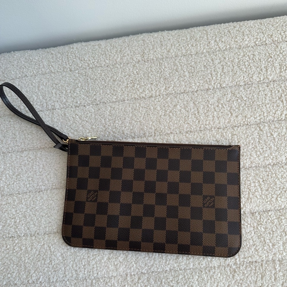 Louis Vuitton neverfull pouch 𝙞𝙣 𝘿𝙖𝙢𝙞𝙚𝙧 wristlet